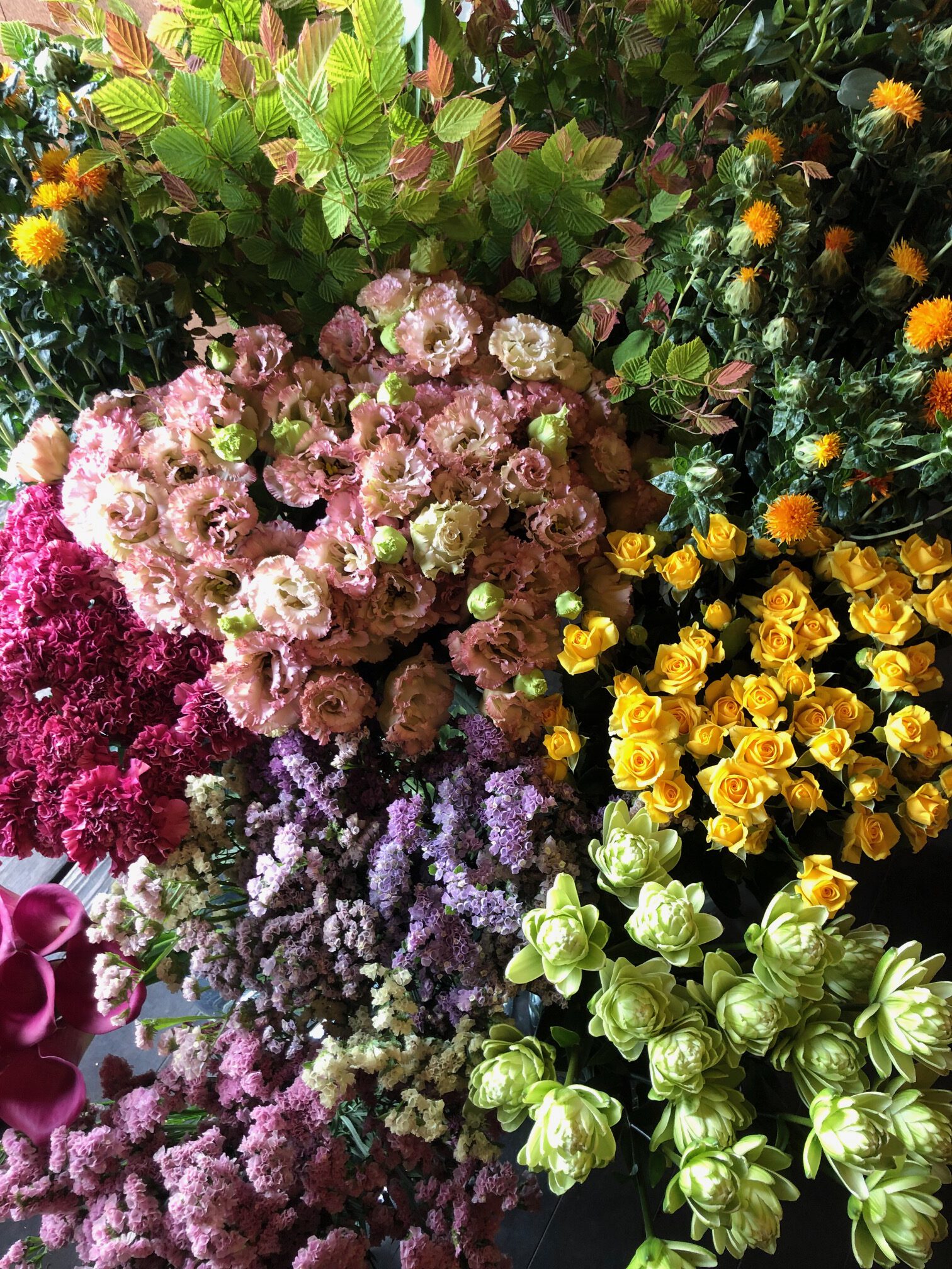 ドライフラワーとフレッシュフラワーのアレンジメント